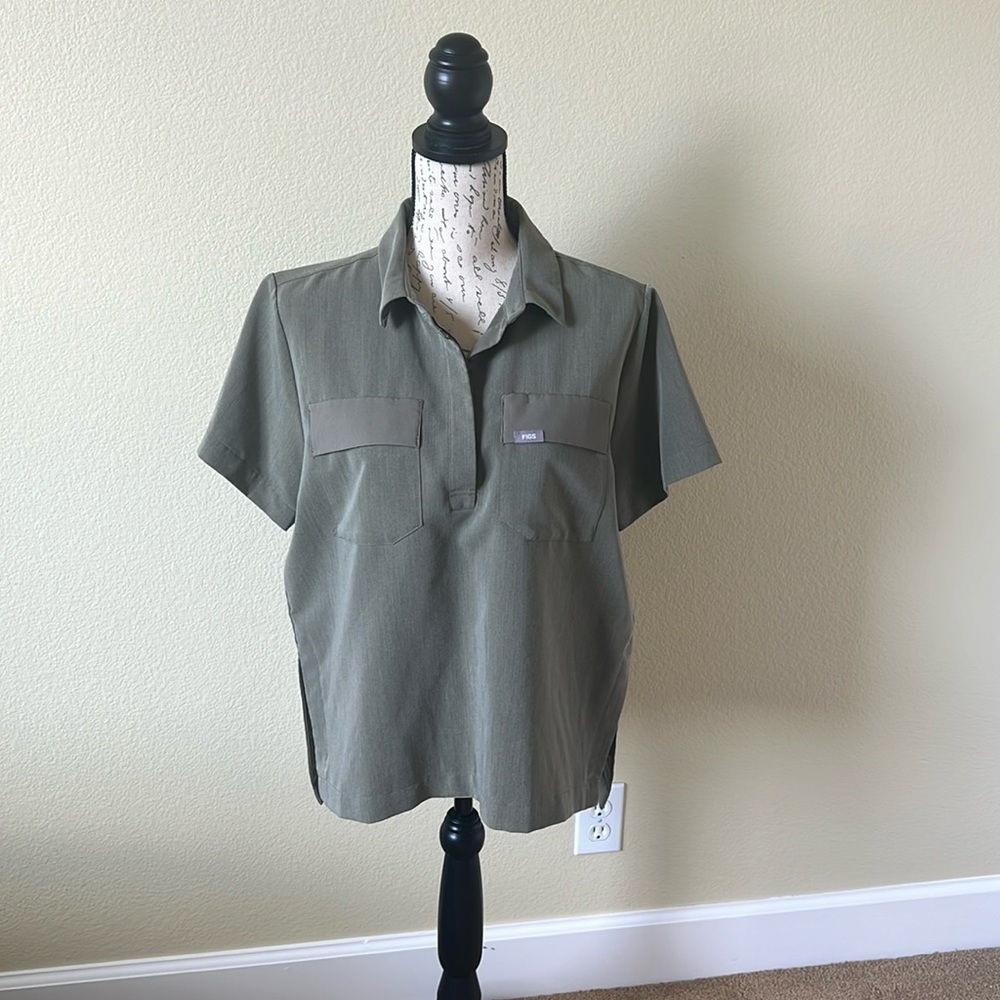 Figs khaki collared scrub top size medium